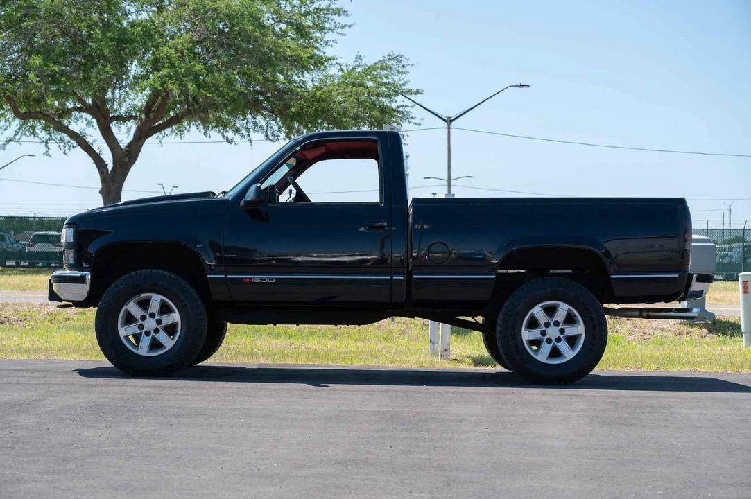 1993 Chevrolet C/K - Image 4 of 31