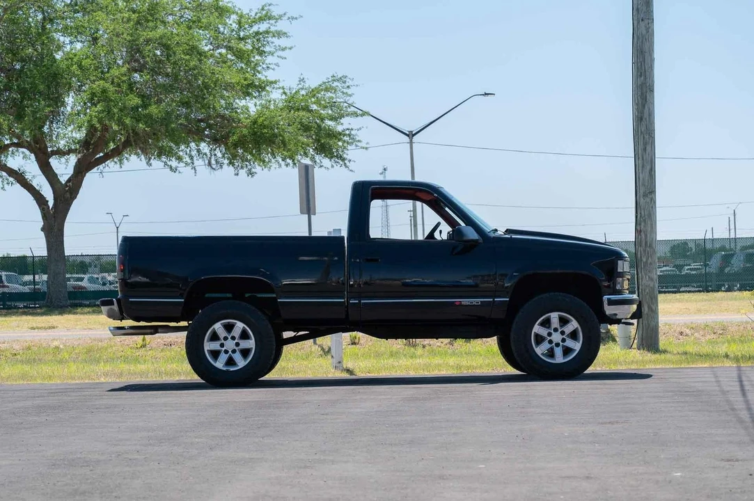 1993 Chevrolet C/K - Image 9 of 31
