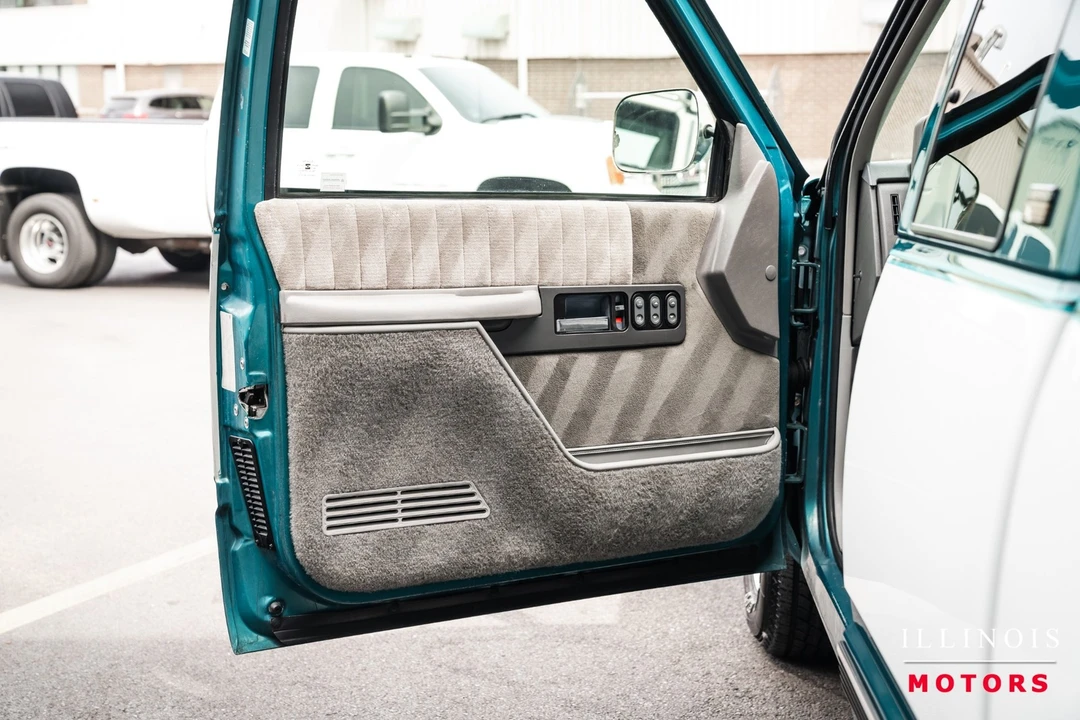 1993 Chevrolet C/K 4th Gen - Image 17 of 31
