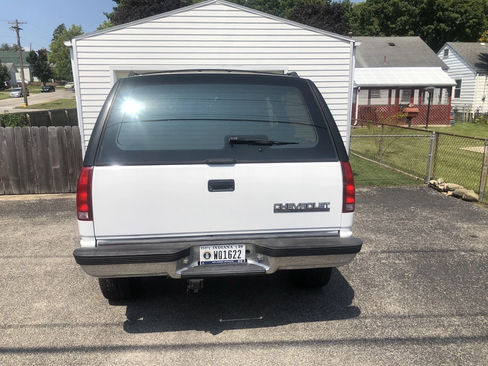 1993 Chevrolet K5 Blazer 3rd Gen - Image 2 of 15