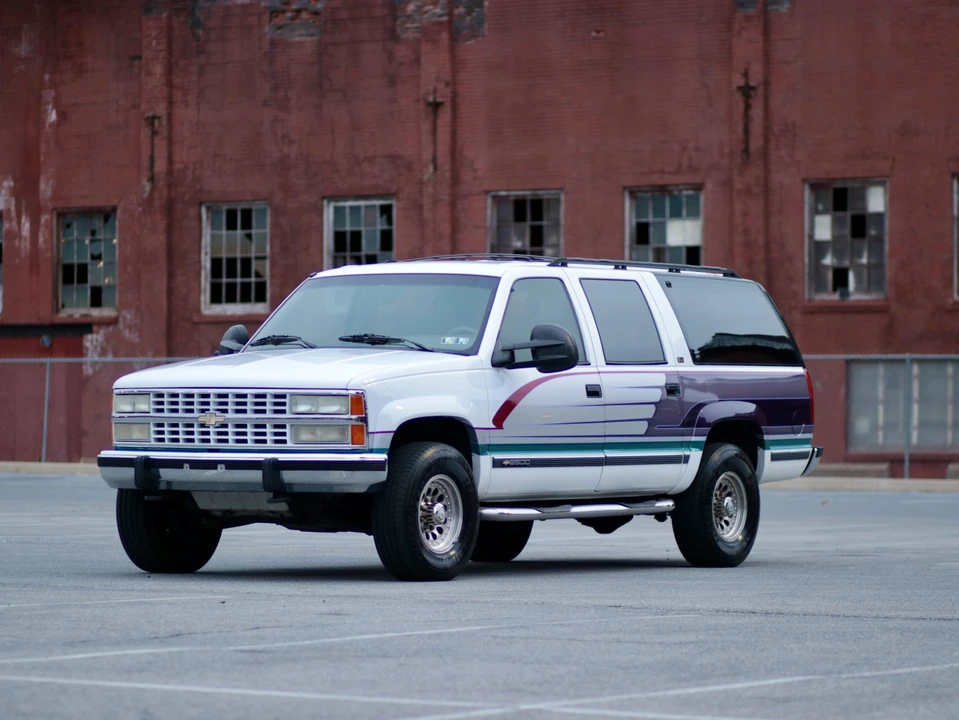 1993 Chevrolet Suburban 8th Gen - Image 2 of 31