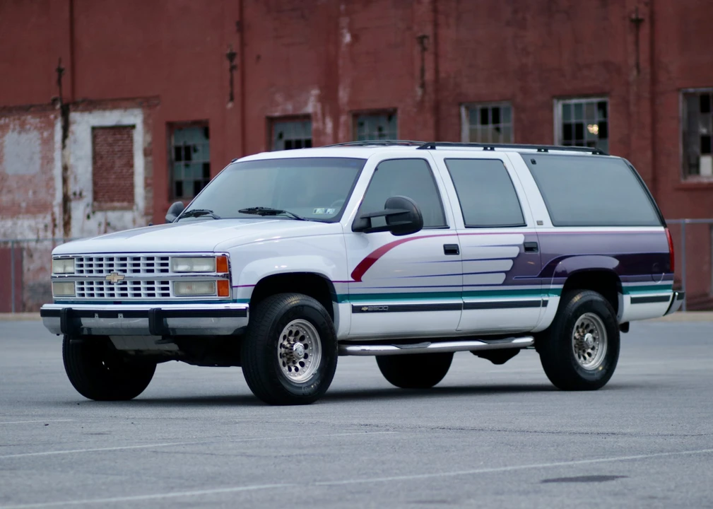 1993 Chevrolet Suburban 8th Gen - Image 3 of 31