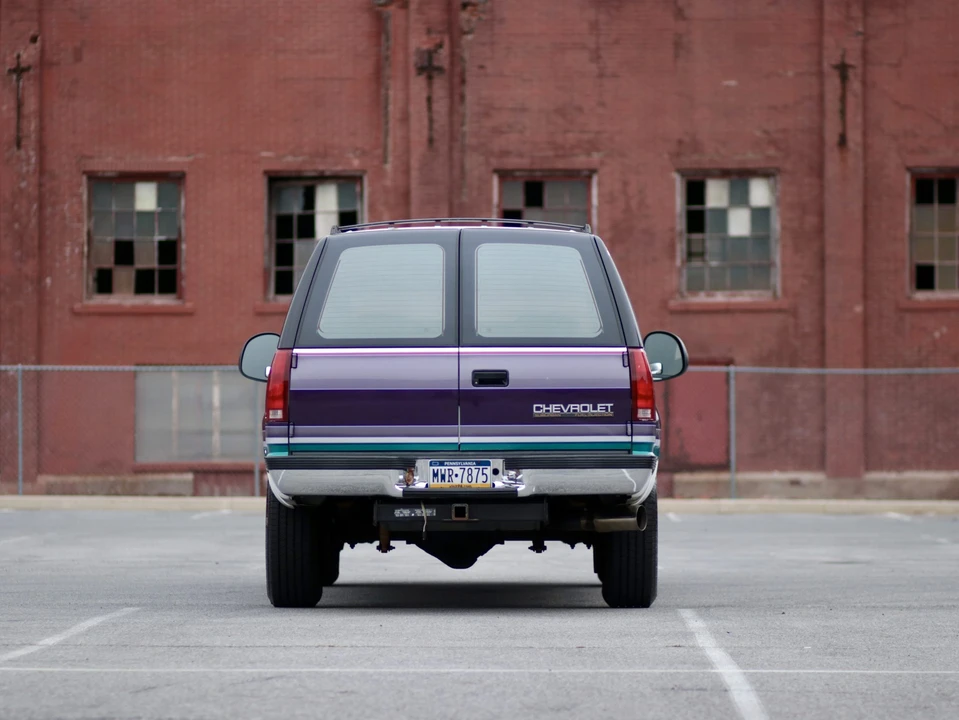 1993 Chevrolet Suburban 8th Gen - Image 8 of 31