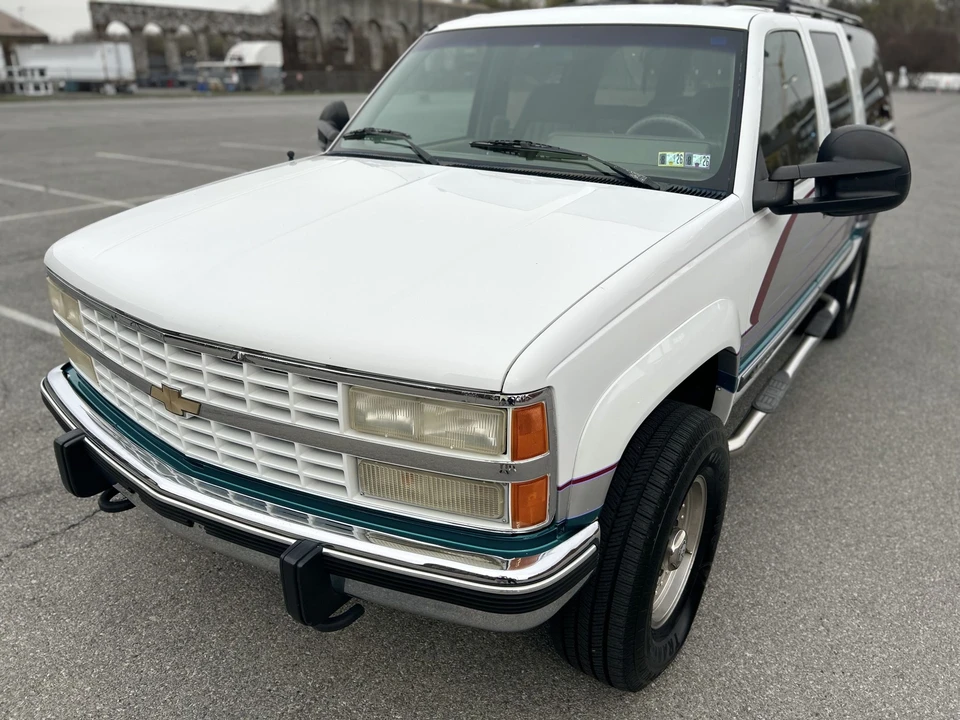 1993 Chevrolet Suburban 8th Gen - Image 19 of 31