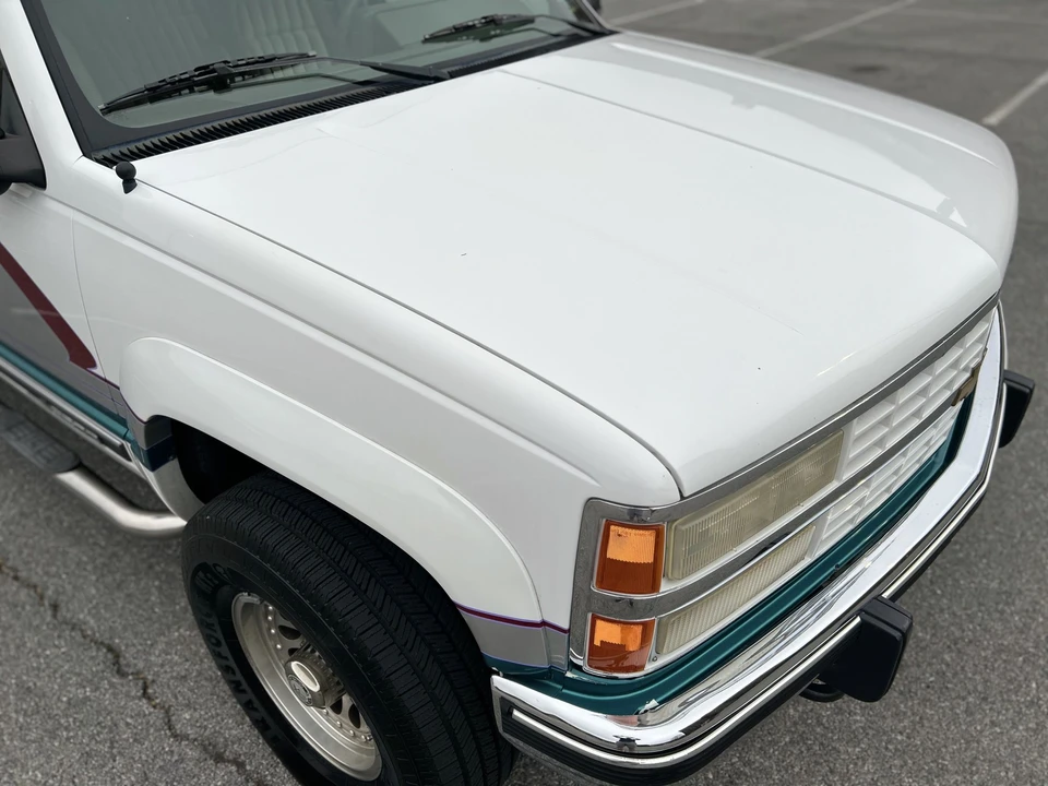 1993 Chevrolet Suburban 8th Gen - Image 17 of 31