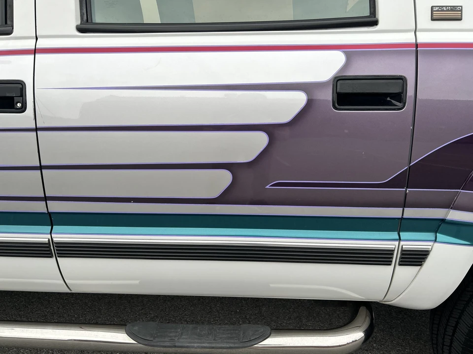 1993 Chevrolet Suburban 8th Gen - Image 23 of 31