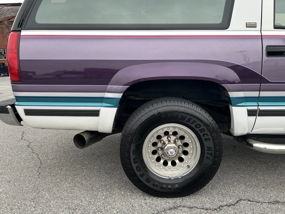 1993 Chevrolet Suburban 8th Gen - Image 28 of 31