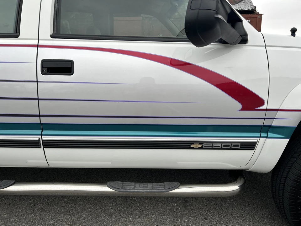 1993 Chevrolet Suburban 8th Gen - Image 30 of 31