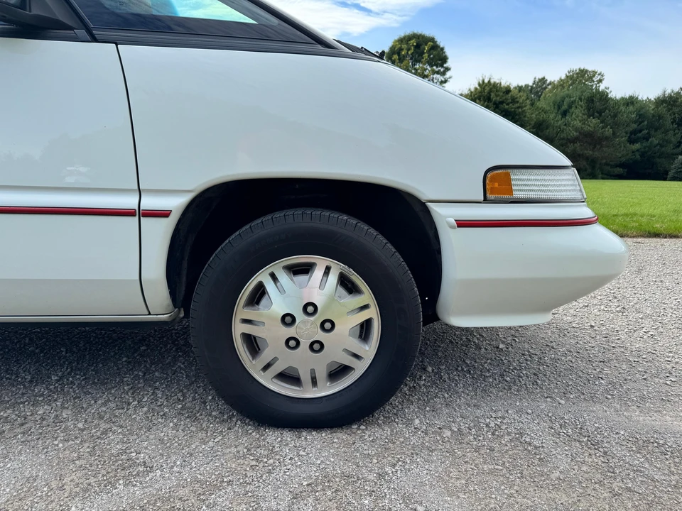 1993 Chevrolet Lumina - Image 20 of 31