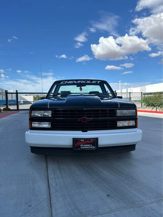 1993 Chevrolet Silverado - Image 4 of 17