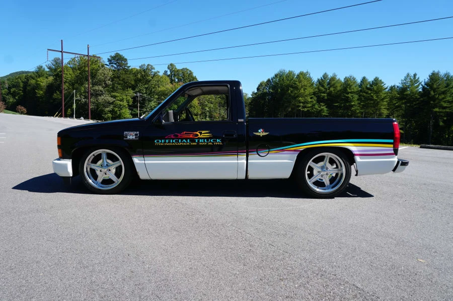 1993 Chevrolet Silverado - Image 2 of 31