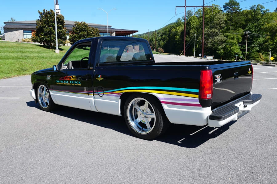 1993 Chevrolet Silverado - Image 3 of 31