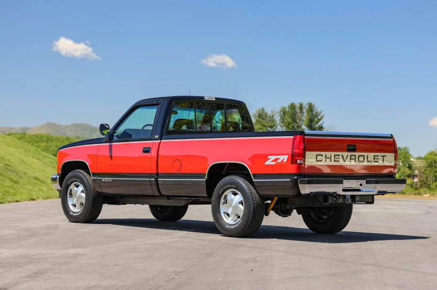 1993 Chevrolet Silverado - Image 2 of 31