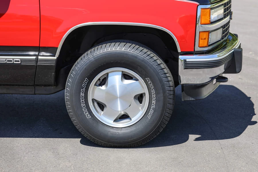 1993 Chevrolet Silverado - Image 17 of 31