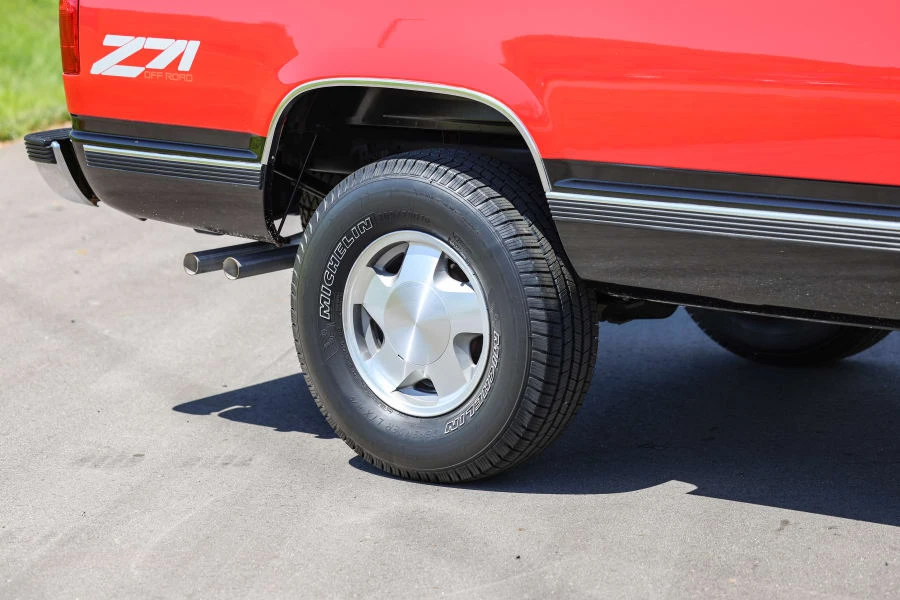 1993 Chevrolet Silverado - Image 13 of 31