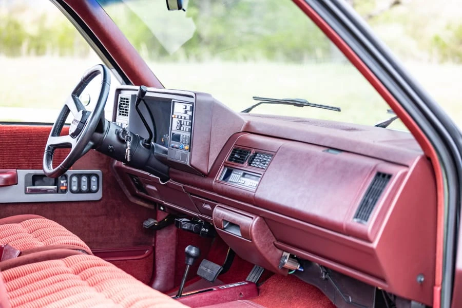 1993 Chevrolet Silverado - Image 26 of 31