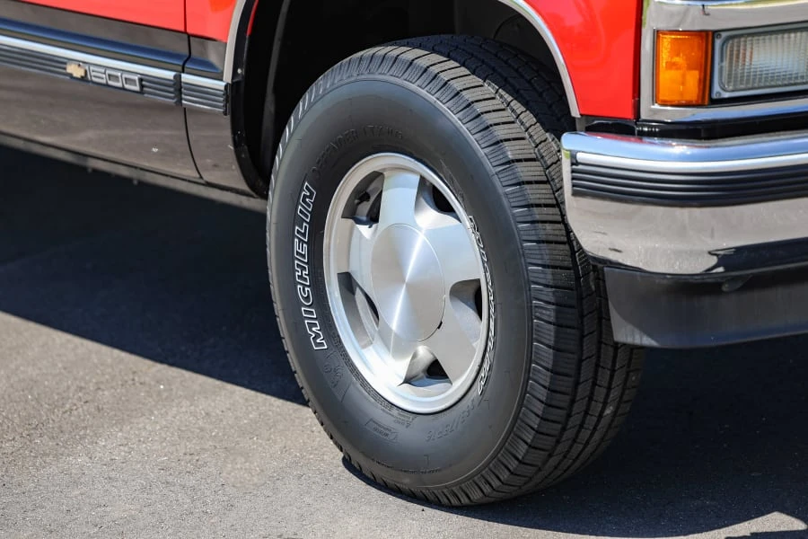 1993 Chevrolet Silverado - Image 11 of 31