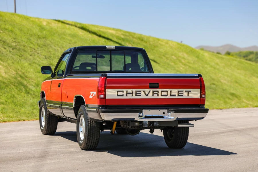 1993 Chevrolet Silverado - Image 9 of 31