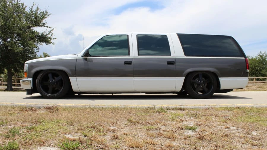 1993 Chevrolet Suburban 8th Gen - Image 2 of 15