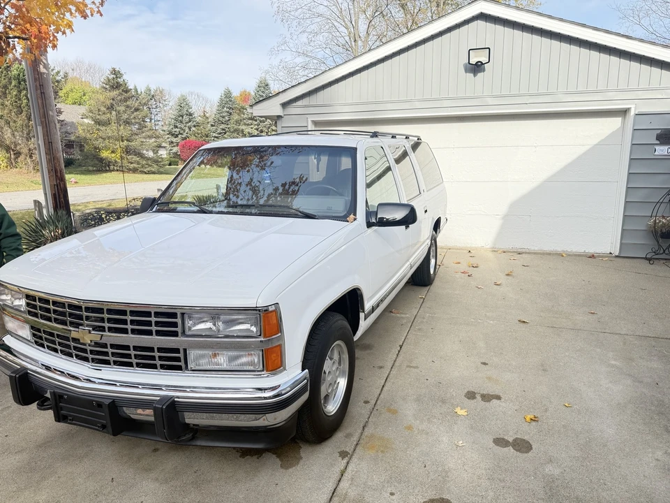 1993 Chevrolet Suburban 8th Gen - Image 3 of 30
