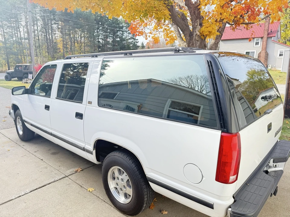 1993 Chevrolet Suburban 8th Gen - Image 6 of 30