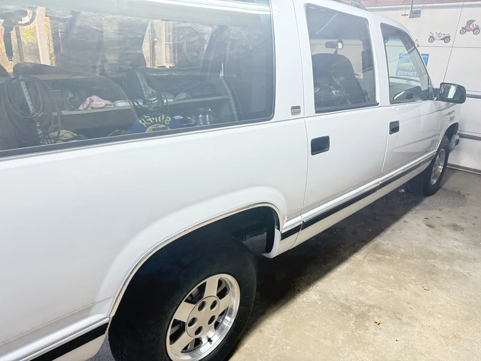 1993 Chevrolet Suburban 8th Gen - Image 11 of 30