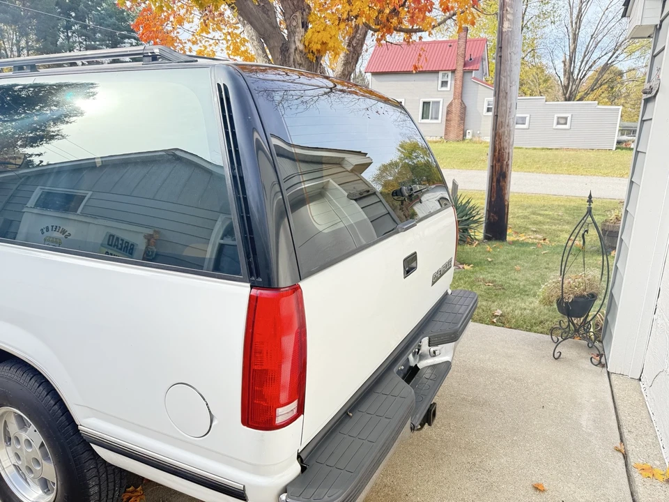 1993 Chevrolet Suburban 8th Gen - Image 5 of 30