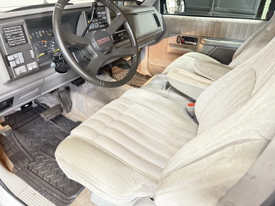 1993 Chevrolet Suburban 8th Gen - Image 22 of 30