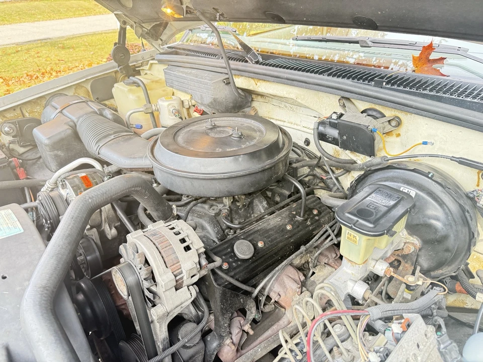 1993 Chevrolet Suburban 8th Gen - Image 24 of 30