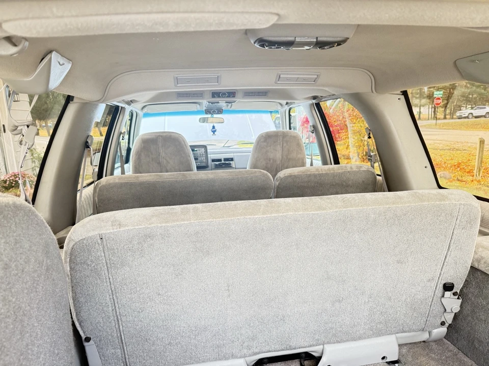 1993 Chevrolet Suburban 8th Gen - Image 15 of 30