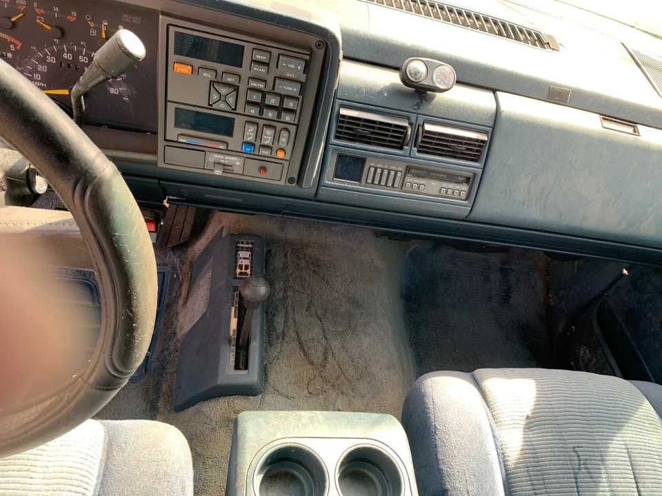 1993 Chevrolet Suburban 7th Gen - Image 13 of 20