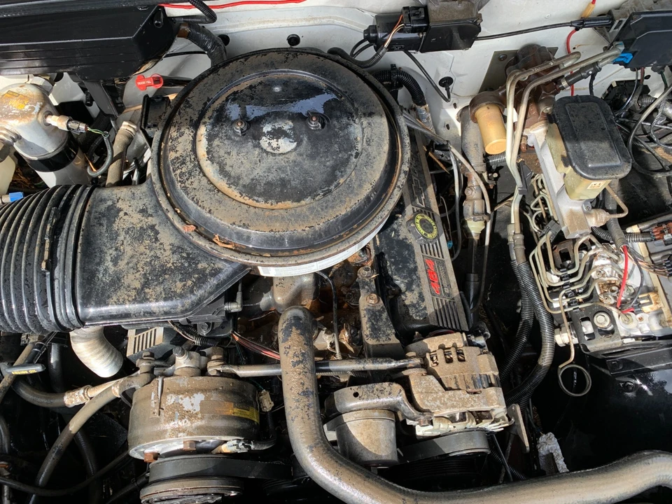 1993 Chevrolet Suburban 7th Gen - Image 4 of 20
