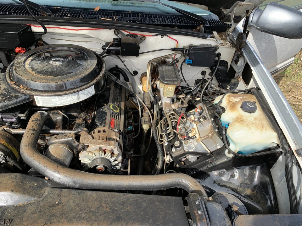 1993 Chevrolet Suburban 7th Gen - Image 2 of 20