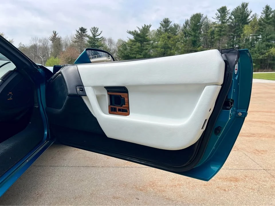 1993 Chevrolet Corvette C4 - Image 13 of 19