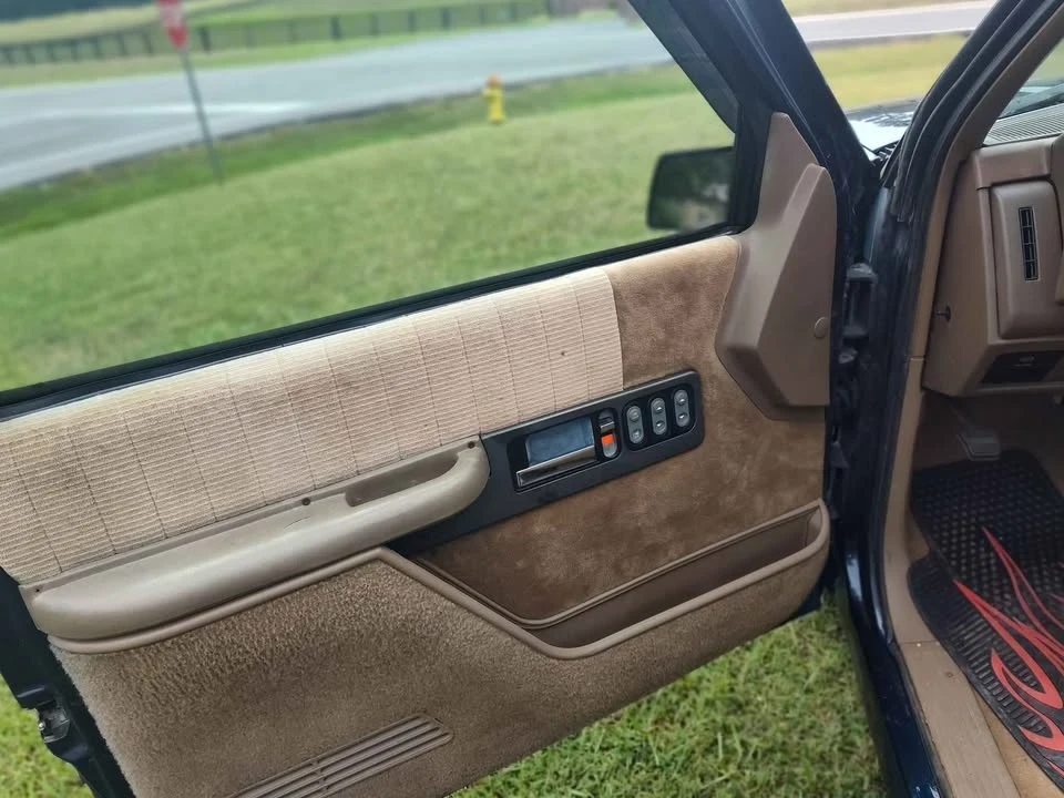 1993 Chevrolet Silverado - Image 10 of 10