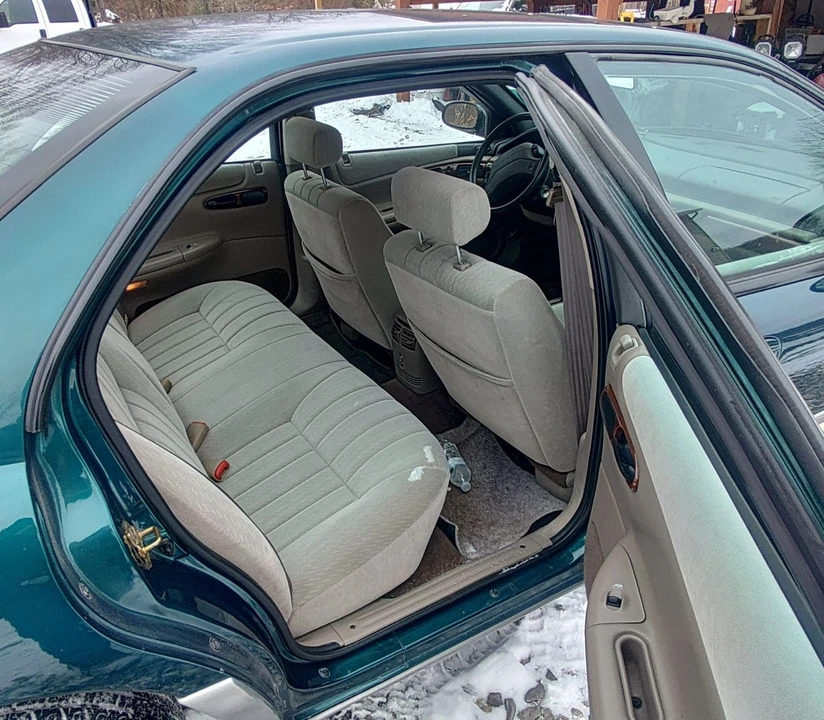 1993 Chrysler Concorde - Image 10 of 14