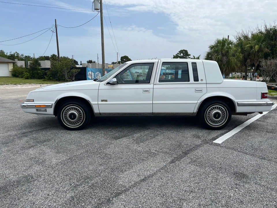 1993 Chrysler Imperial - Image 24 of 31