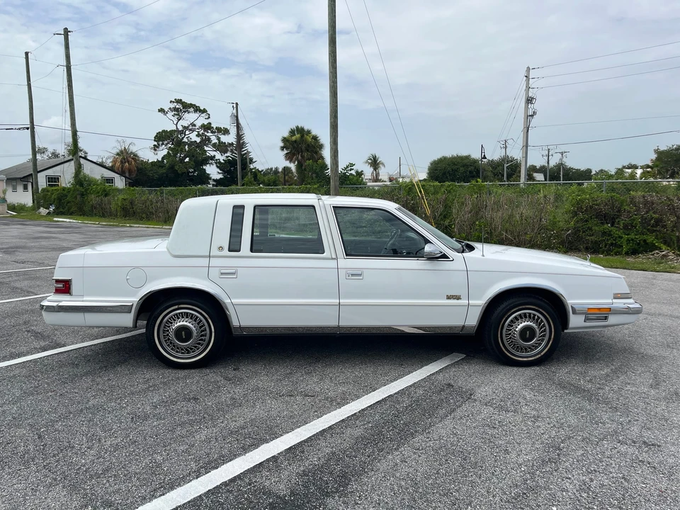 1993 Chrysler Imperial - Image 22 of 31