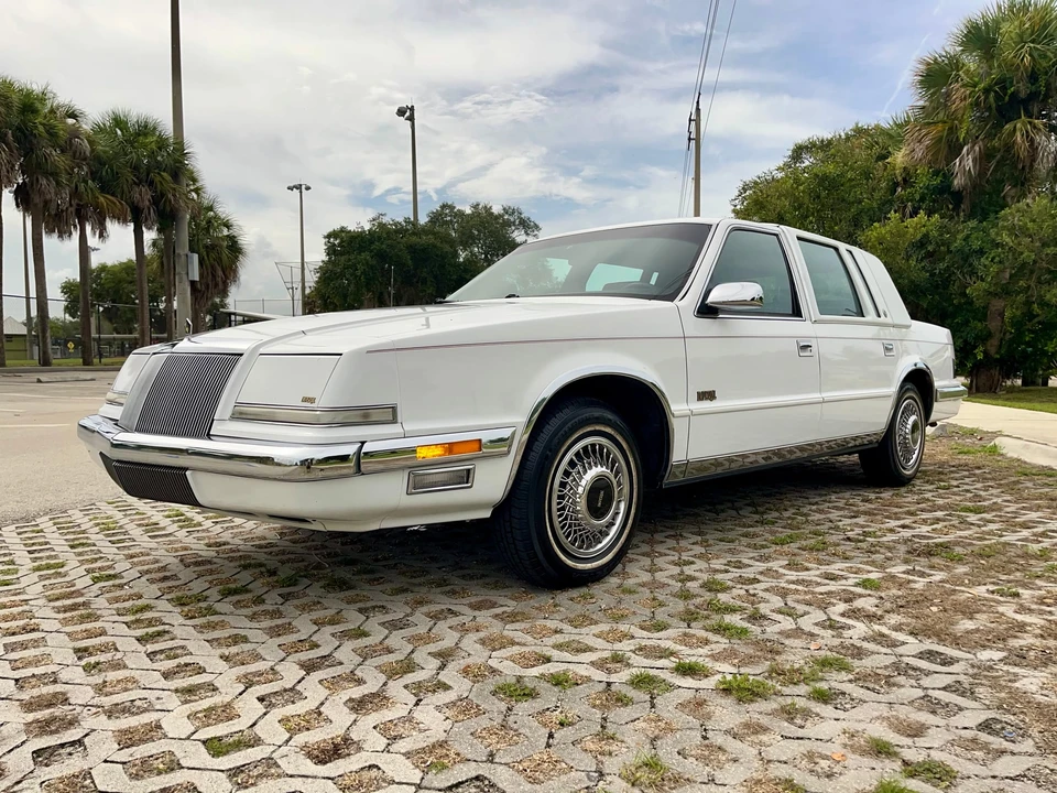 1993 Chrysler Imperial - Image 3 of 31