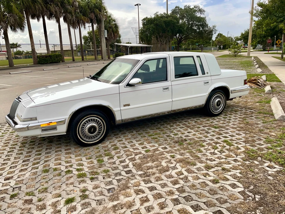 1993 Chrysler Imperial - Image 2 of 31