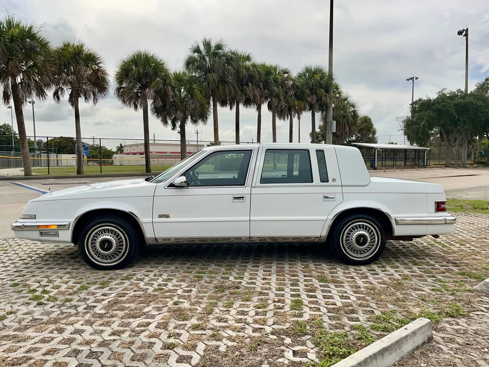 1993 Chrysler Imperial - Image 17 of 31