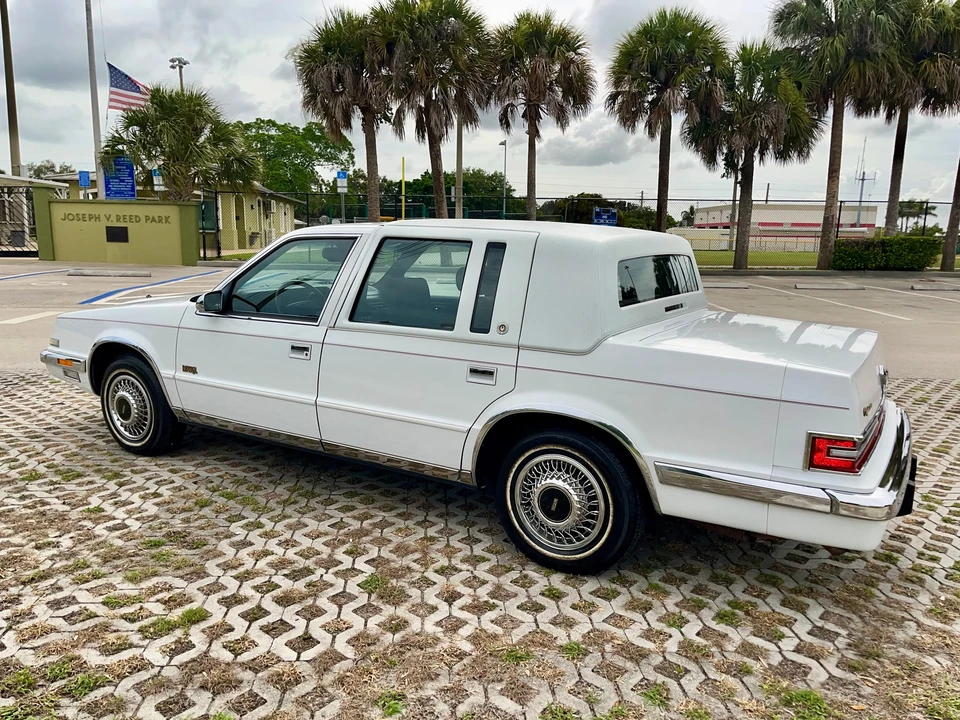 1993 Chrysler Imperial - Image 15 of 31