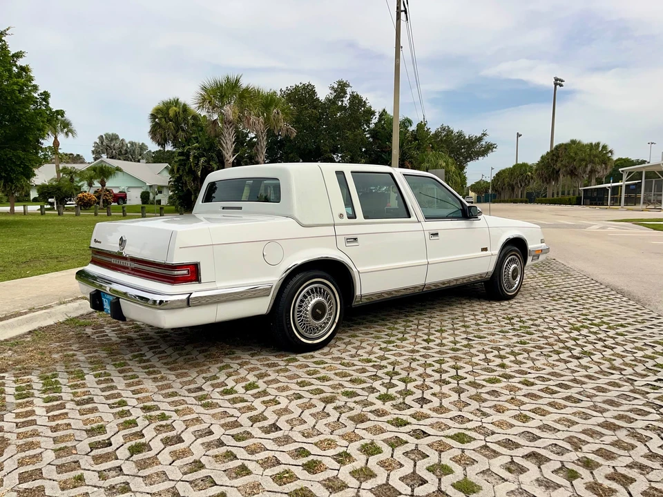 1993 Chrysler Imperial - Image 10 of 31