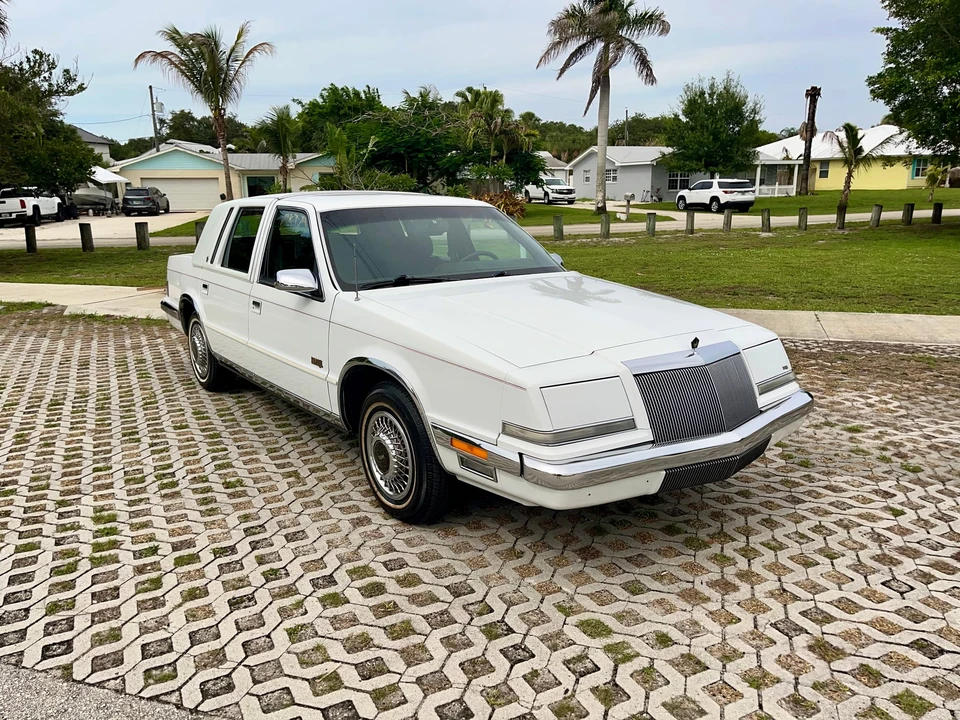 1993 Chrysler Imperial - Image 6 of 31