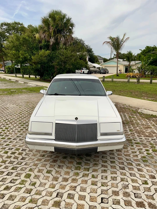 1993 Chrysler Imperial - Image 5 of 31