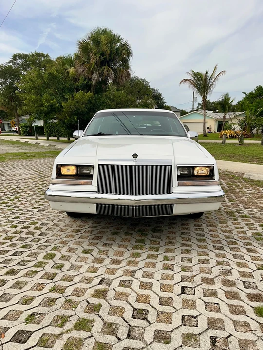 1993 Chrysler Imperial - Image 18 of 31