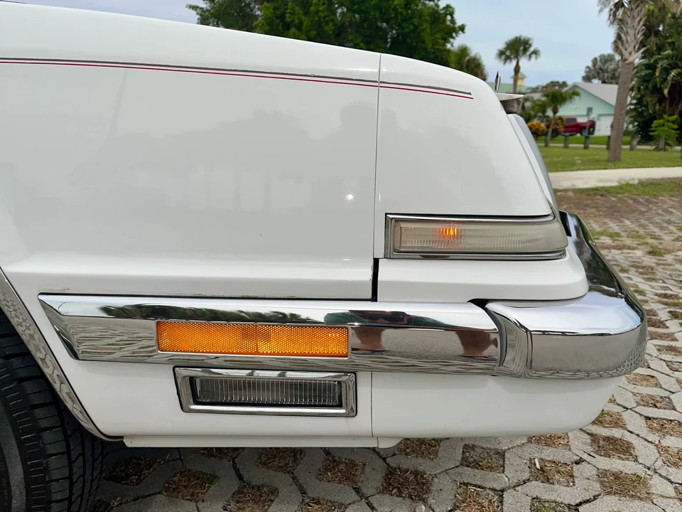 1993 Chrysler Imperial - Image 26 of 31