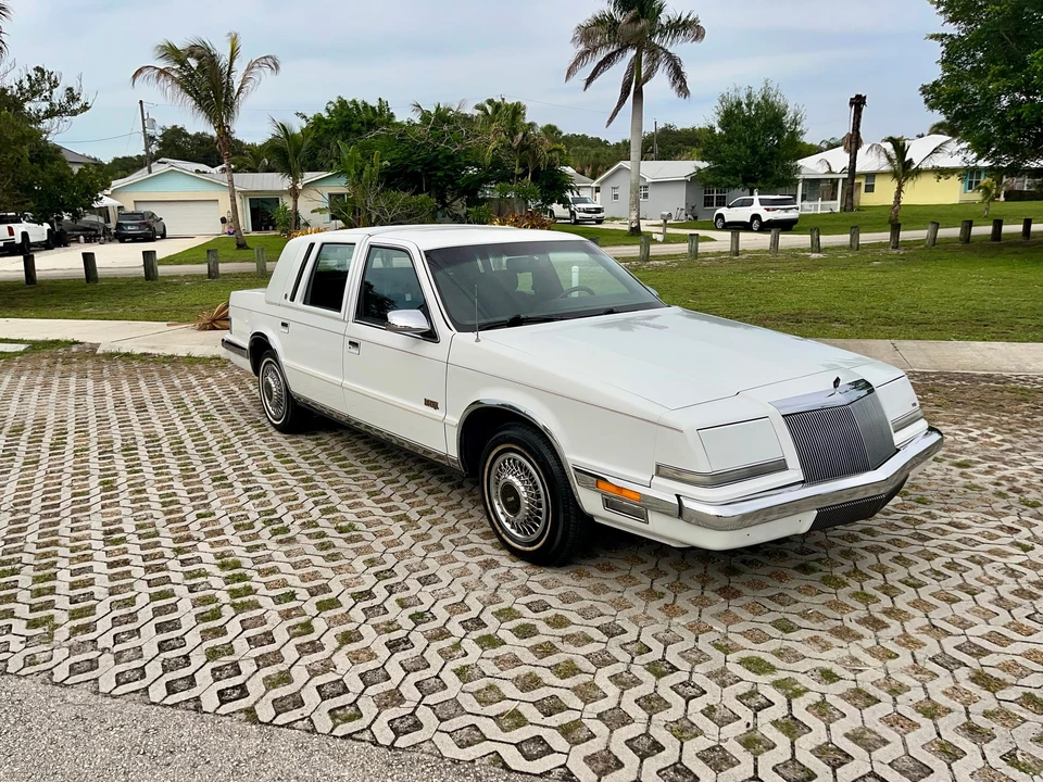 1993 Chrysler Imperial - Image 7 of 31