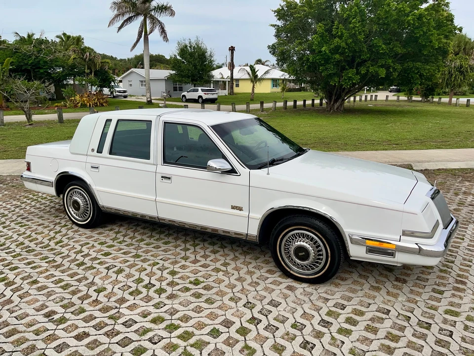 1993 Chrysler Imperial - Image 8 of 31