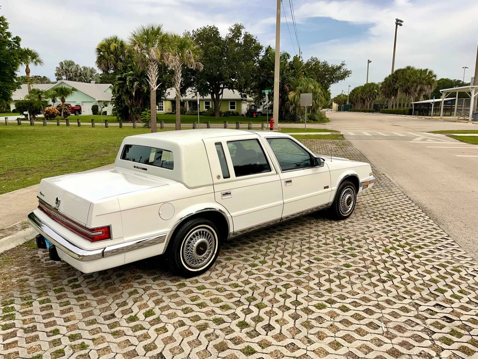 1993 Chrysler Imperial - Image 11 of 31